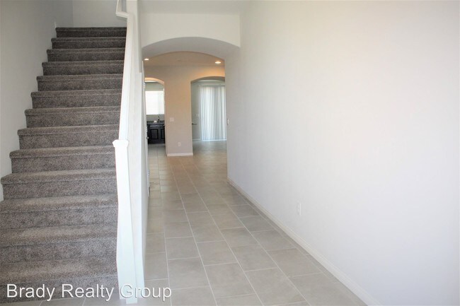 Building Photo - 5 br, 3 bath House - 2922 Tremont Ave