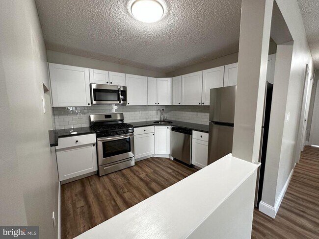 Foto del edificio - 50 Willow Ct