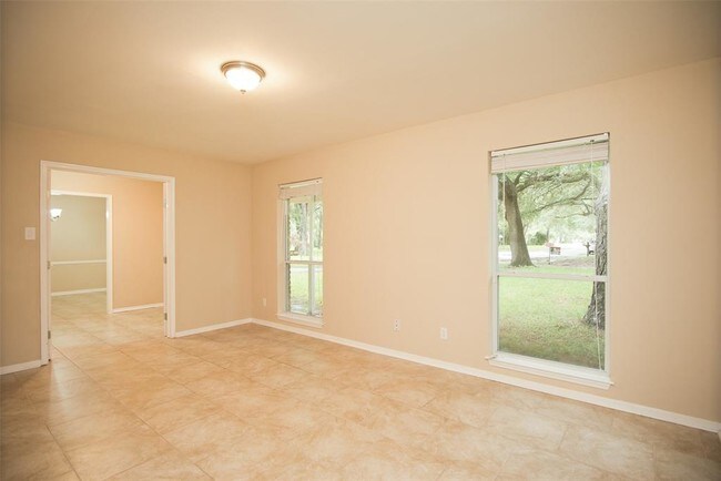 Building Photo - 4 Pine Cir