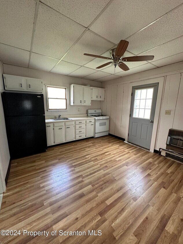 Primary Photo - 330 Hickory St