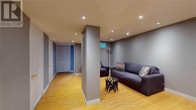 Building Photo - 44 Elmstead Ct