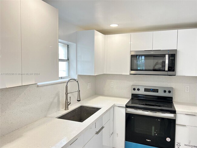 Foto del edificio - 1717 NW 15th Street Rd