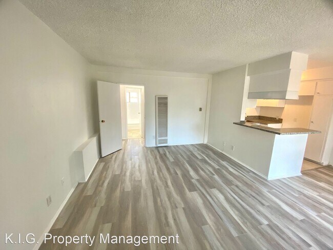 Building Photo - 1 br, 1 bath Apartment - 14109 Hatteras St...
