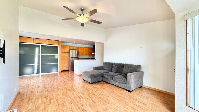 Foto del edificio - 2 BED/2 BATH/2 PRKG + Washer/Dryer INSIDE ...