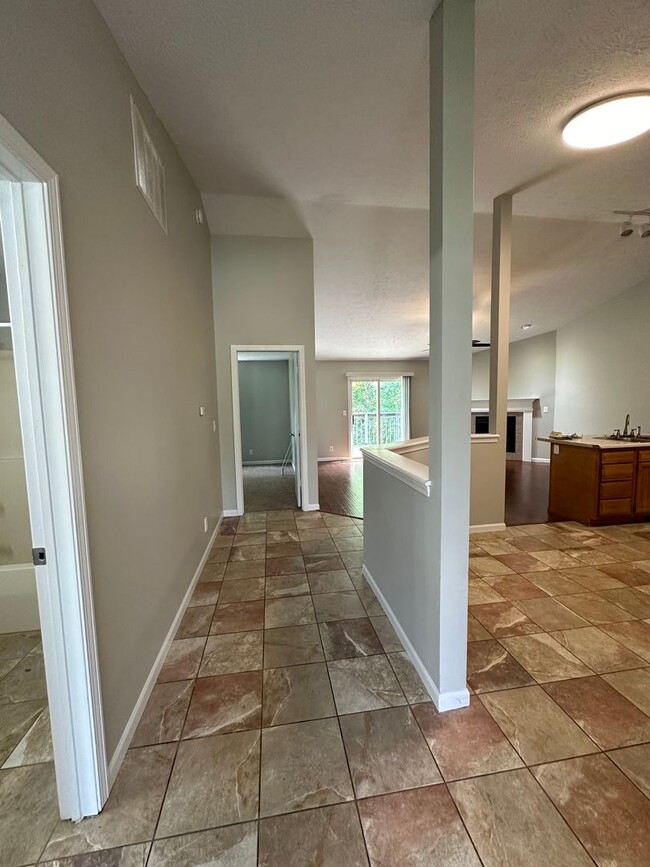 Building Photo - 3624-3626 Thornhill Circle W-TBROS