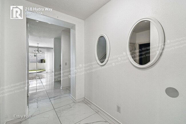 Building Photo - Spacious 6-Bedroom Home with Fenced Backya...