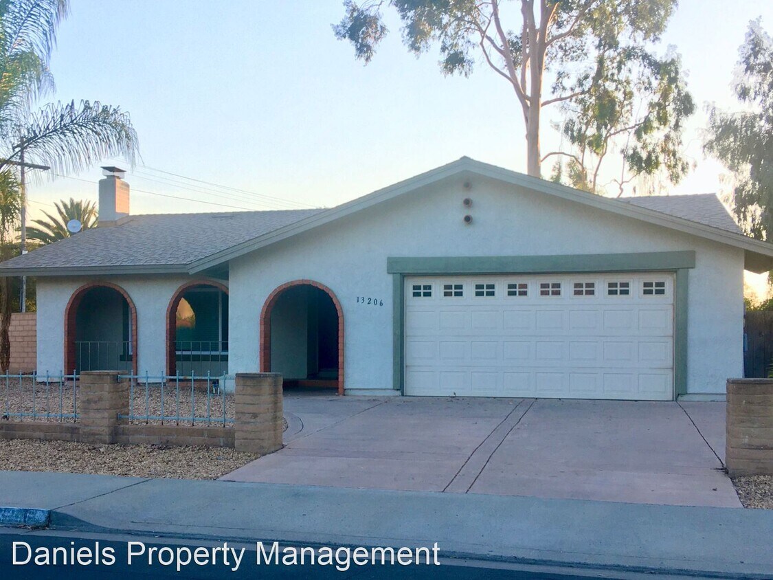 Primary Photo - 3 br, 2 bath House - 13206 Whitewater
