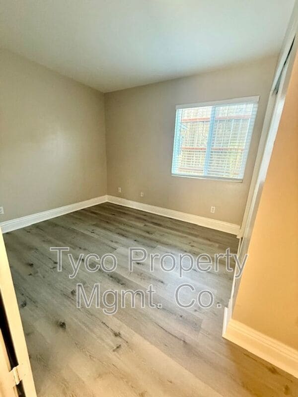 Foto del edificio - 905 E 4th St