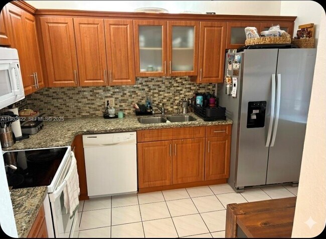 Building Photo - 341 Lakeview Dr