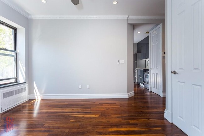 Building Photo - 1590 Lexington Ave