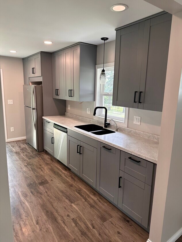 Foto principal - 12123 Wicker Ave