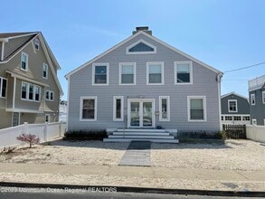 Building Photo - 17 1st Ave