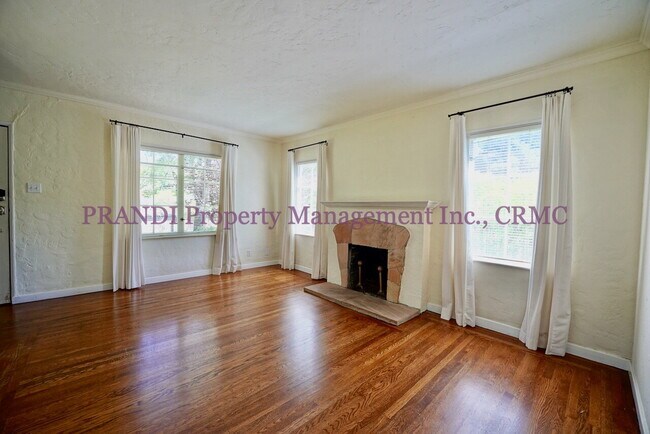 Foto del edificio - Tudor Gem in Prime Location by Memorial Park
