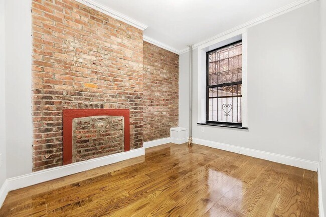 Foto del edificio - 47 1/2 East 1st Street