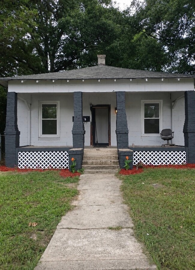 Building Photo - 2341 Parker Ave