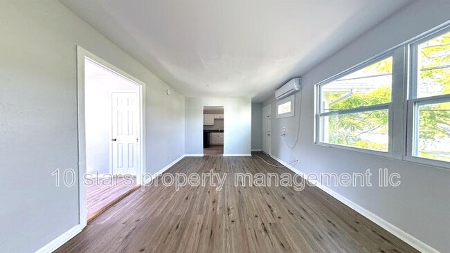 Building Photo - 1045 11th Ave NW