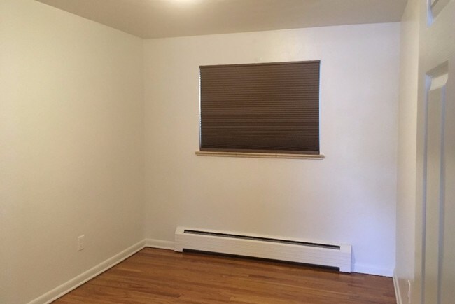 ¡Pisos de madera noble en toda la casa! - 5706 W 37th Ave