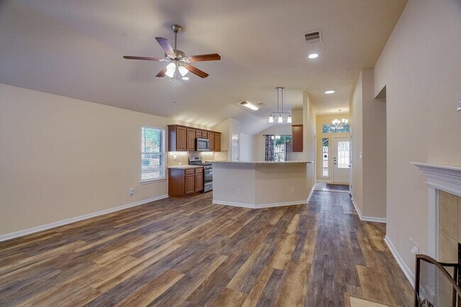 Foto del edificio - 4332 Hidden Park Dr