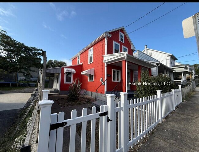 Foto del edificio - 1012 W Willow St