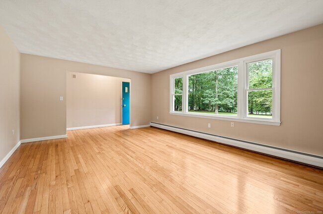 Foto del edificio - 653 Deep River Rd