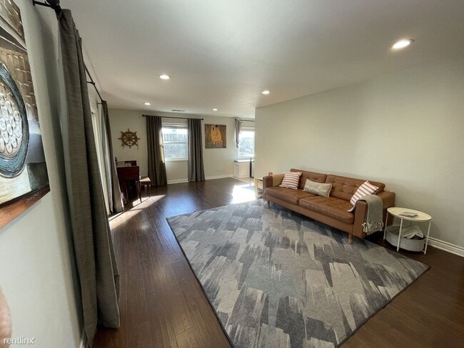Foto del edificio - 4 br, 2 bath House - 8301 Blue Lake Dr