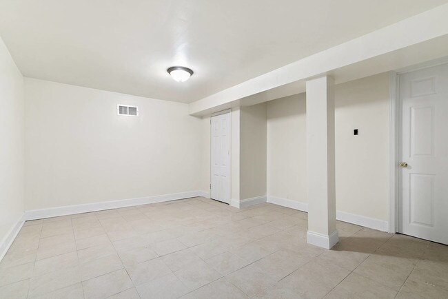 Foto del edificio - 295 E 38th St