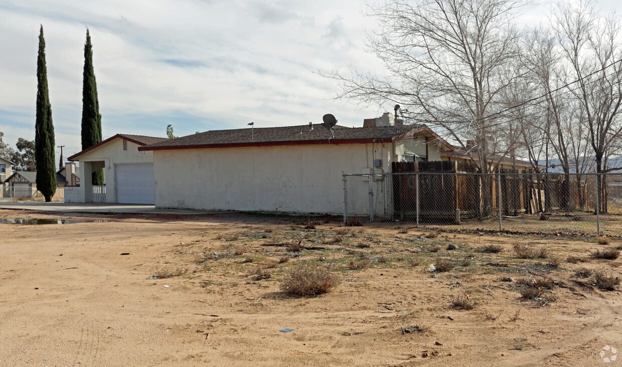 Building Photo - 13060 Kiowa Rd