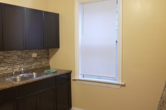 Building Photo - 638 E 92nd St