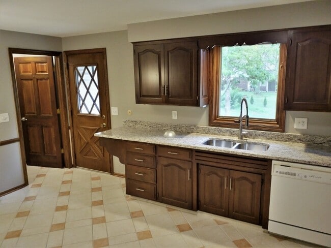 Building Photo - 2131 Mohler Dr NW