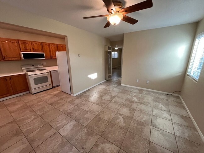 Building Photo - kl303r