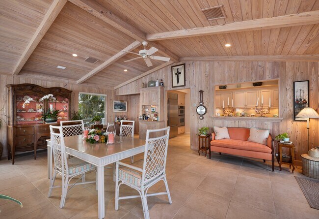 Building Photo - 264 Harbor Dr