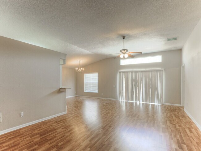 Building Photo - 10422 Hunters Haven Blvd