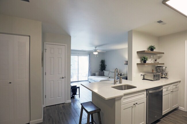 Foto del edificio - 2011 N Hwy 17