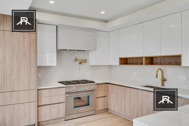 Building Photo - 4 bedroom in Brookline MA 02446