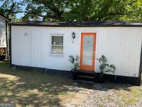 Building Photo - 6052 Pine St