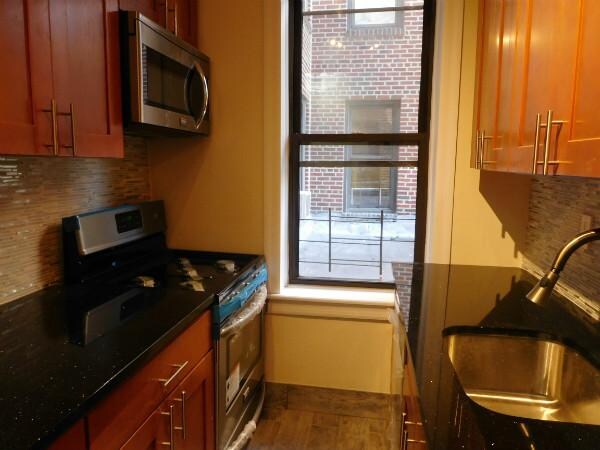 Building Photo - 848 E 28th St
