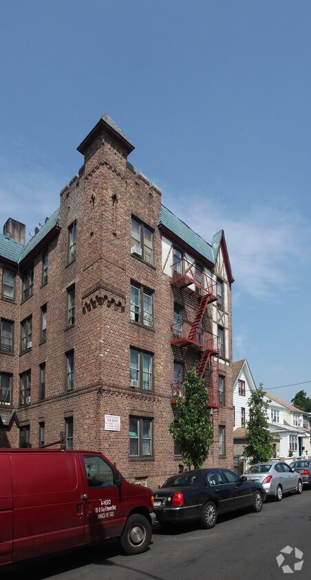 Building Photo - 90-60 179th Pl