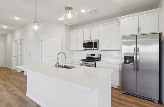 Foto del edificio - The Village at Hinckley Oaks