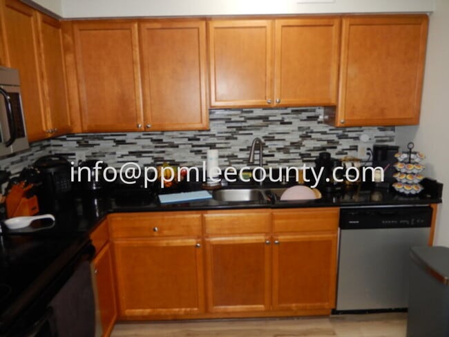 Foto del edificio - Convenient Location in North Fort Myers