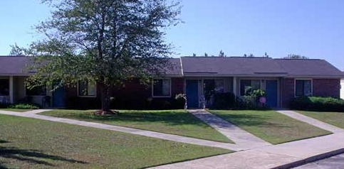 Primary Photo - Cloverleaf Apartments II