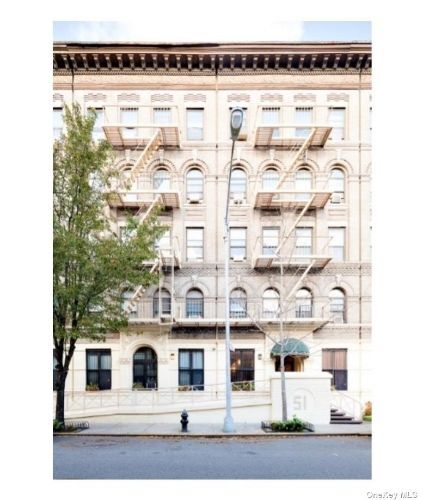 Foto principal - 51 W 131st St