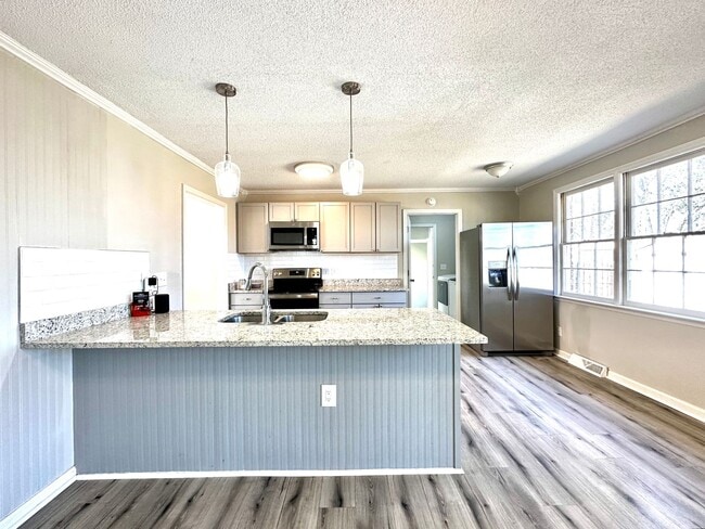 Building Photo - 4 Bedroom 2 Bath Home in Goose Creek