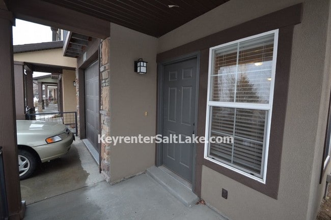 Building Photo - 14827 S Chandlerpoint Way