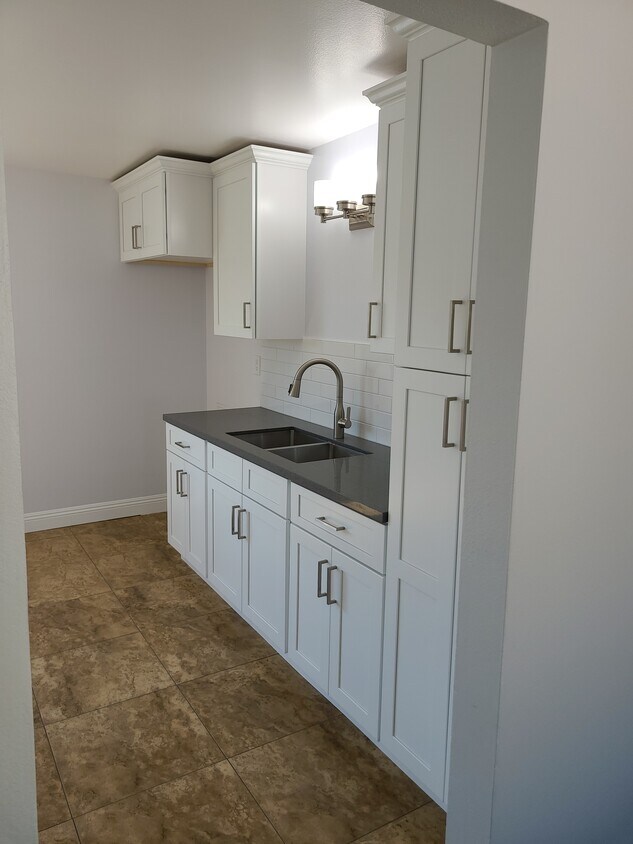 Foto principal - 1655 W 146th St