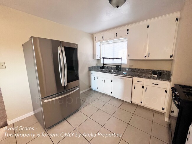 Building Photo - 248 E D St