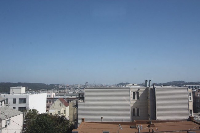 Building Photo - Amazing Views, Top Floor Studio