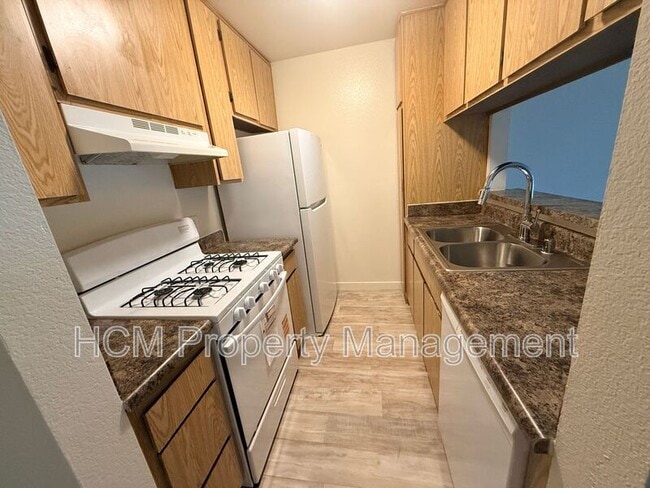 Building Photo - 10418 Scoville Ave