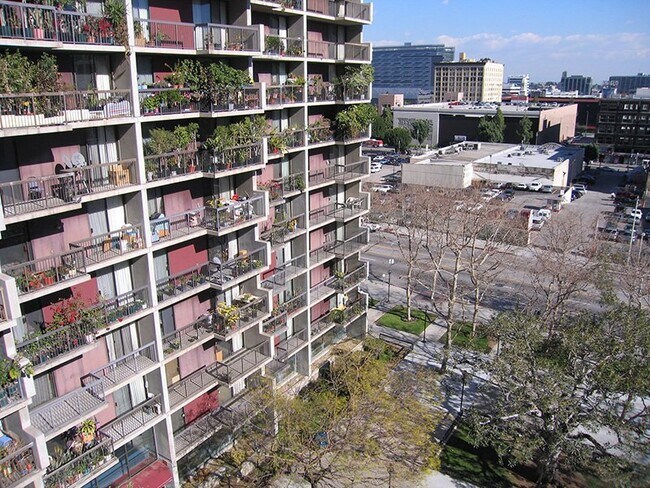 Building Photo - 255 S Hill St