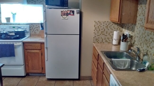 Building Photo - 2771 S Lake St