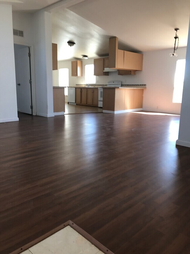 Foto del edificio - 1364 60th St W